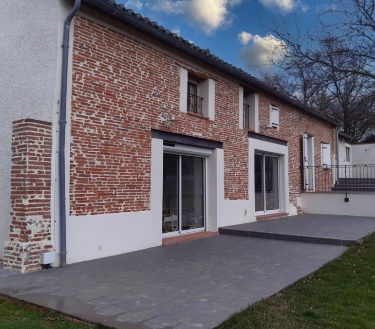 Créer une terrasse durable à Auterive, Carbonne et Montaut : béton, dallage ou pierre ?